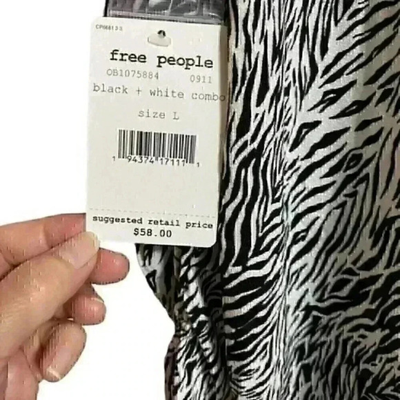 Free People Coco Tank L Black/White Zebra Striped Sleeveless Collared V-Neck NWT - Picture 6 of 8